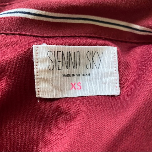 Button up dress with collar and bow - Picture 3 of 3